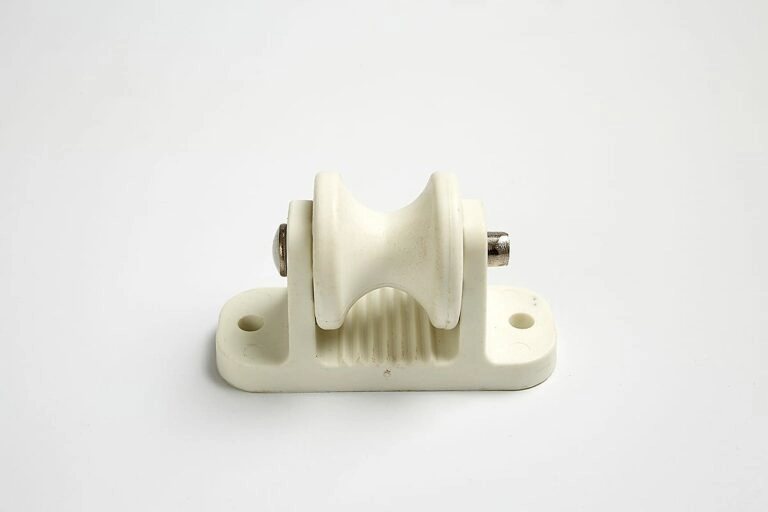 Roller Post Insulator White - Stock and Noble