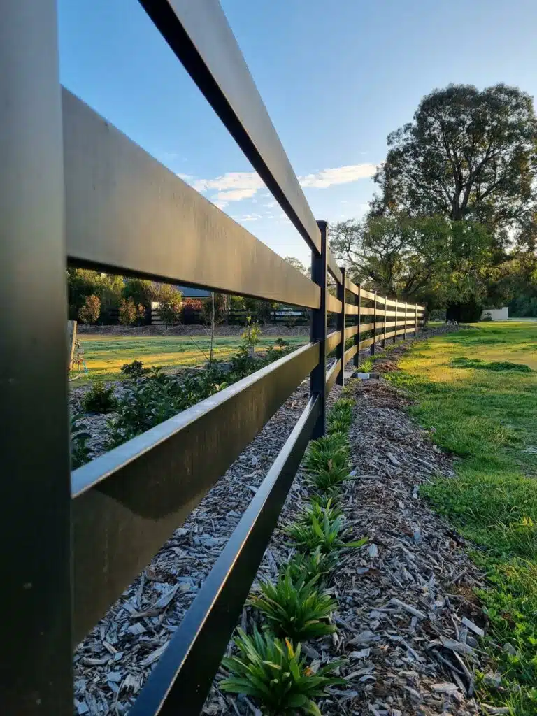 curved fencing steel post and rail