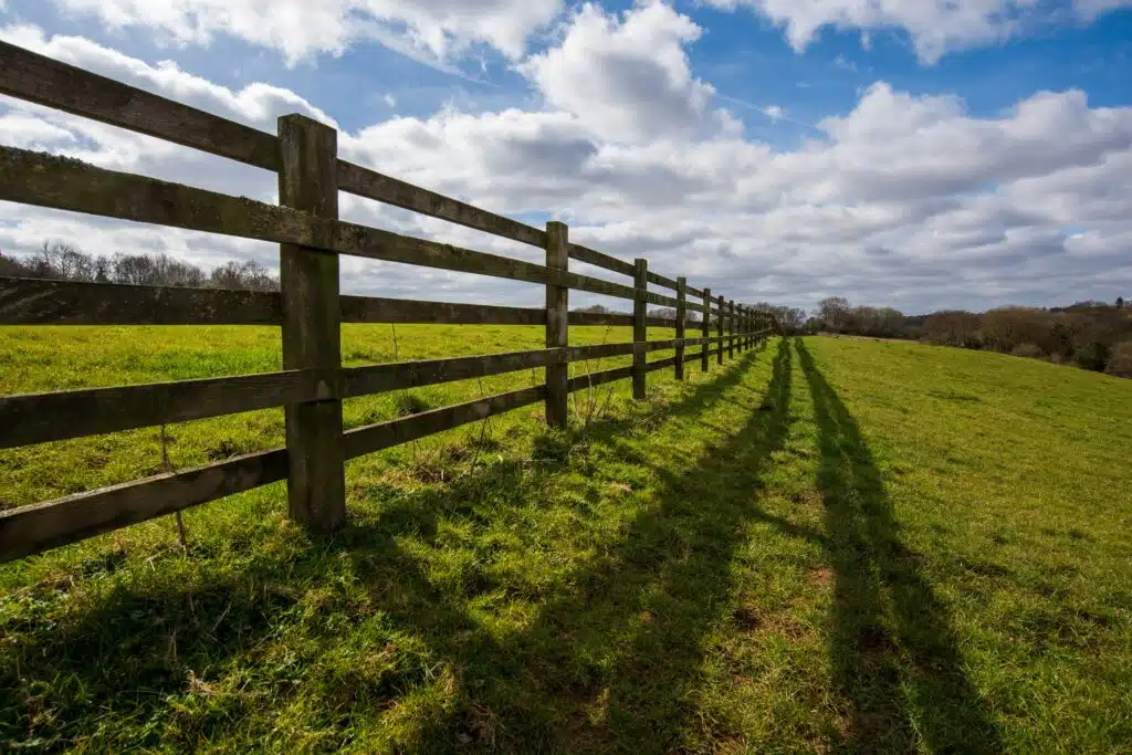 How to build a Post and Rail fence?