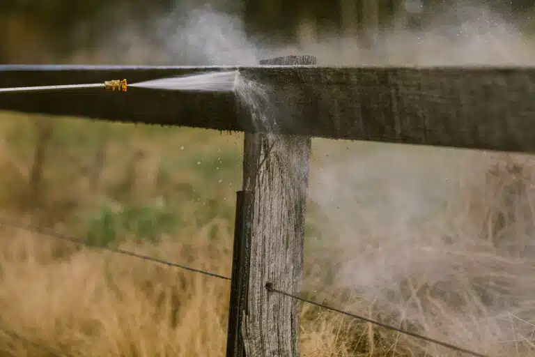 How to prepare fence for painting