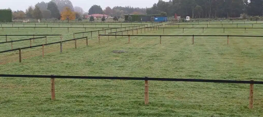 Horserail hottop plus with black EquiRope - horse fencing - electric fence - toprail